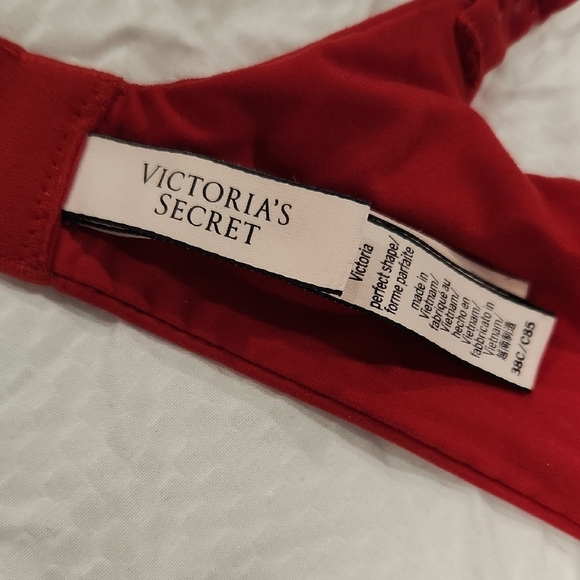 Victoria's Secret Red Lace Underwire Bra - Picture 5 of 6